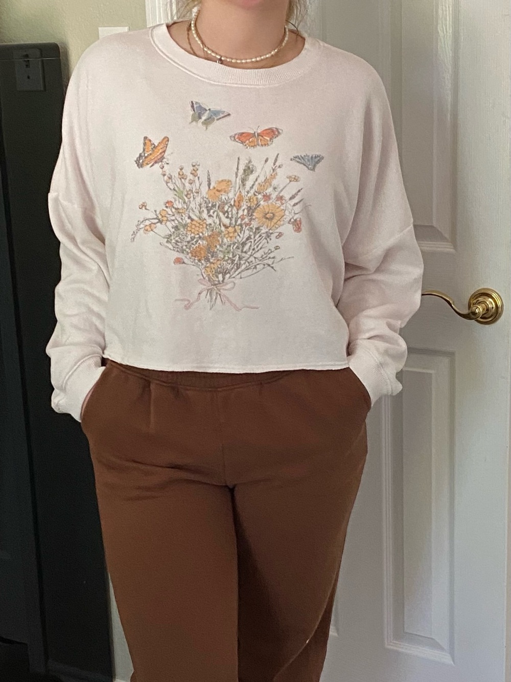 American Eagle Outfitters Cropped Cream  Sweatshirt size M